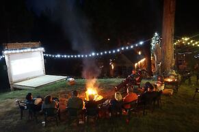 Shaver Lake Village Hotel