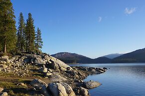 Shaver Lake Village Hotel