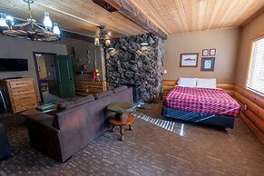 Shaver Lake Village Hotel