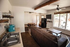 Shaver Lake Village Hotel