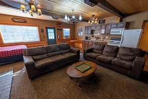 Shaver Lake Village Hotel