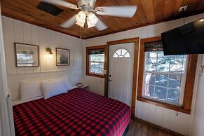 Shaver Lake Village Hotel