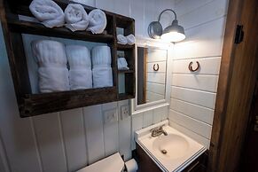 Shaver Lake Village Hotel