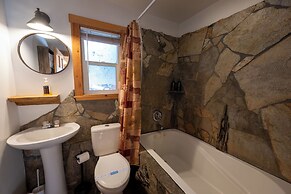 Shaver Lake Village Hotel