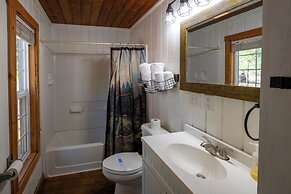 Shaver Lake Village Hotel