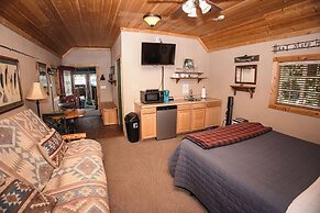 Shaver Lake Village Hotel