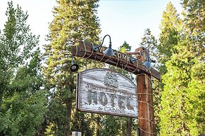 Shaver Lake Village Hotel