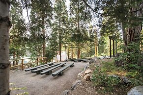 Shaver Lake Village Hotel