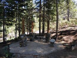 Shaver Lake Village Hotel