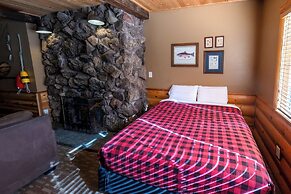 Shaver Lake Village Hotel
