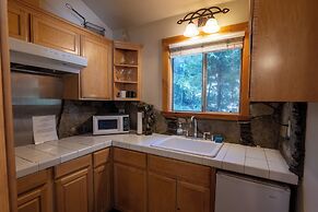 Shaver Lake Village Hotel