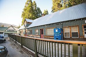 Shaver Lake Village Hotel