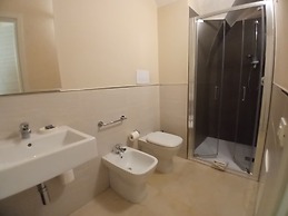 Central Gallery Rooms