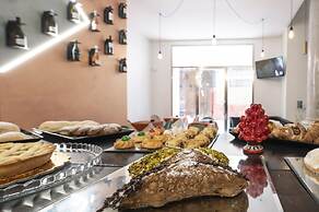 Central Gallery Rooms