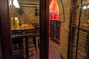 Miravida Soho Hotel & Wine Bar