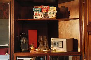 Miravida Soho Hotel & Wine Bar