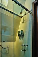 Miravida Soho Hotel & Wine Bar