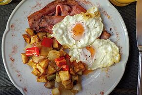 Miravida Soho Hotel & Wine Bar