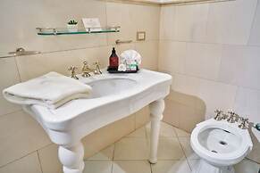 Miravida Soho Hotel & Wine Bar