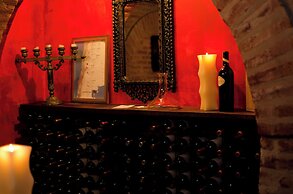 Miravida Soho Hotel & Wine Bar