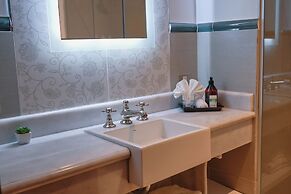 Miravida Soho Hotel & Wine Bar