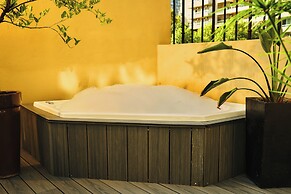 Miravida Soho Hotel & Wine Bar