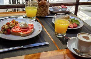 Miravida Soho Hotel & Wine Bar