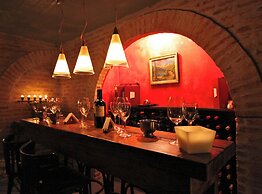 Miravida Soho Hotel & Wine Bar