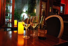 Miravida Soho Hotel & Wine Bar