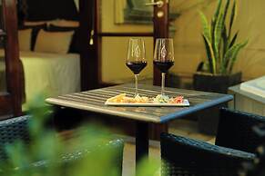 Miravida Soho Hotel & Wine Bar