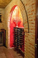 Miravida Soho Hotel & Wine Bar