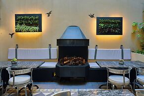 Miravida Soho Hotel & Wine Bar