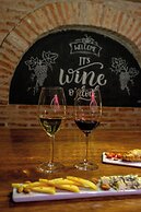 Miravida Soho Hotel & Wine Bar