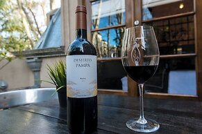 Miravida Soho Hotel & Wine Bar