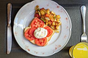 Miravida Soho Hotel & Wine Bar