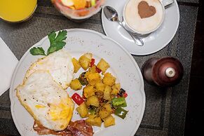 Miravida Soho Hotel & Wine Bar