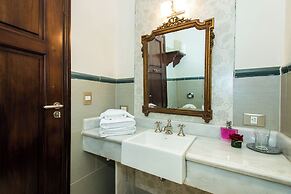 Miravida Soho Hotel & Wine Bar