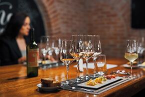 Miravida Soho Hotel & Wine Bar