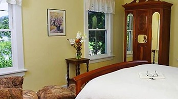 Bear Flag Inn