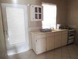 Island inn Apartments