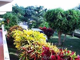 Island inn Apartments