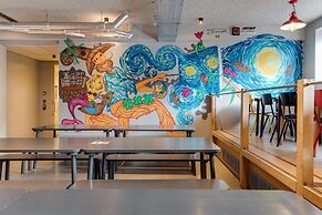 ClinkNOORD - Hostel
