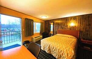 Tennessee Mountain Lodge Riverside by OYO