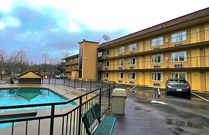 Tennessee Mountain Lodge Riverside by OYO