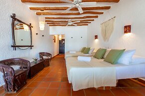 Beachfront Hotel La Palapa - Adults Only