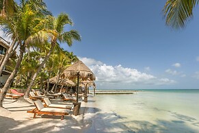 Beachfront Hotel La Palapa - Adults Only