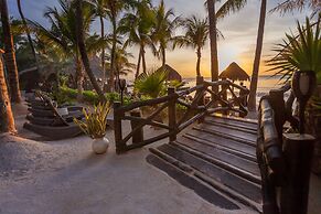 Beachfront Hotel La Palapa - Adults Only