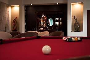 Hotel Ecce Inn & Spa