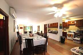 Contadora Island Inn B&B