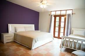 Contadora Island Inn B&B